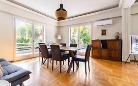 Spacious Renovated Flat In The Athens Riviera